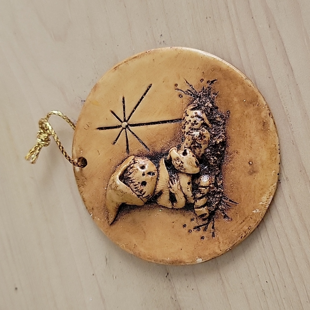 Adorable vintage EL Religious Ornament